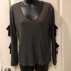 Ribbed long sleeved t shirt.